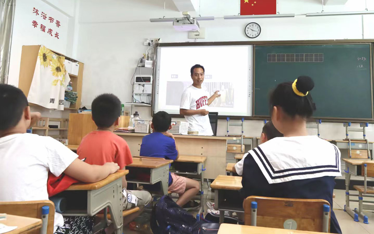 广西钟公庙中心小学